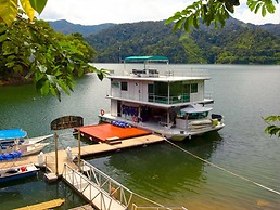 Belum Rainforest Resort