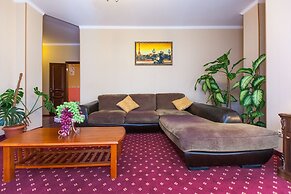 Hotel Grand Uyut