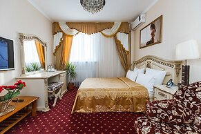 Hotel Grand Uyut
