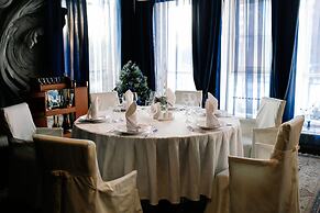 Almaz Hotel