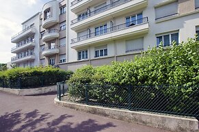 Séjours & Affaires Paris Nanterre