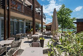 Hotel Golden Lake Resort