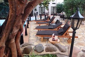 Tropical Hotel