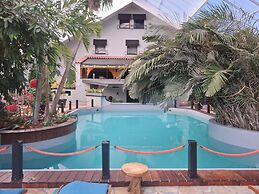 Tropical Hotel