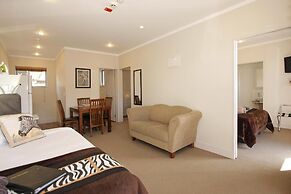Big Five Motel