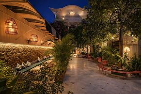 Swaroop Vilas - Lake Facing Boutique Hotel