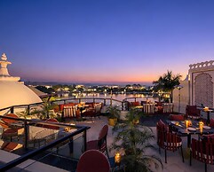 Swaroop Vilas - Lake Facing Boutique Hotel
