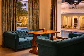 Swaroop Vilas - Lake Facing Boutique Hotel