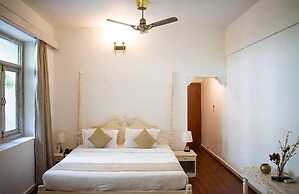 Swaroop Vilas - Lake Facing Boutique Hotel