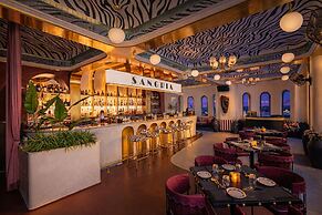 Swaroop Vilas - Lake Facing Boutique Hotel