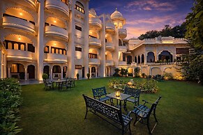 Swaroop Vilas - Lake Facing Boutique Hotel