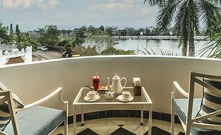 Swaroop Vilas - Lake Facing Boutique Hotel