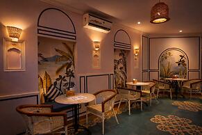 Swaroop Vilas - Lake Facing Boutique Hotel