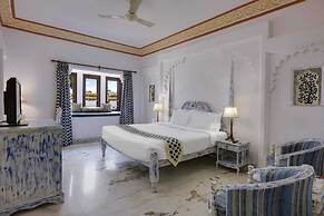 Swaroop Vilas - Lake Facing Boutique Hotel