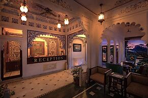 Swaroop Vilas - Lake Facing Boutique Hotel