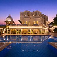Swaroop Vilas - Lake Facing Boutique Hotel
