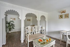 Swaroop Vilas - Lake Facing Boutique Hotel