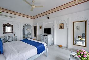 Swaroop Vilas - Lake Facing Boutique Hotel
