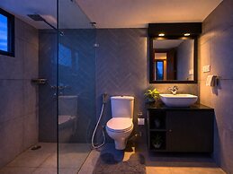 Swaroop Vilas - Lake Facing Boutique Hotel