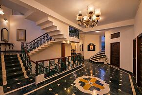Swaroop Vilas - Lake Facing Boutique Hotel