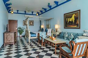 Swaroop Vilas - Lake Facing Boutique Hotel
