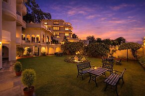Swaroop Vilas - Lake Facing Boutique Hotel