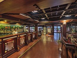 Sterling Lake Palace Alleppey