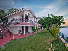 Sterling Lake Palace Alleppey