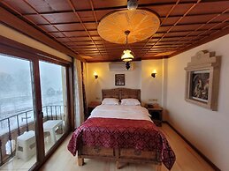 Saruhan Hotel