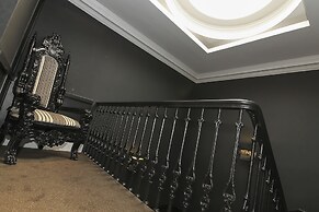 The Rutland Hotel & Apartments