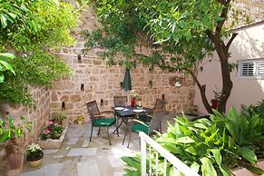 Divine Apartments
