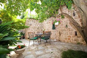 Divine Apartments