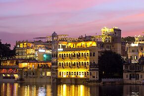 Hotel Sarovar on Lake Pichola