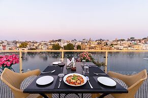 Hotel Sarovar on Lake Pichola