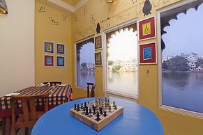Hotel Sarovar on Lake Pichola