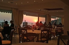 Aloha Hotel