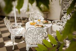 Allegro Hotel