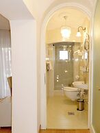 Allegro Hotel