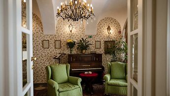 Allegro Hotel