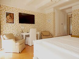 Allegro Hotel