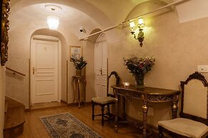 Allegro Hotel