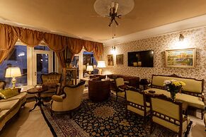 Allegro Hotel