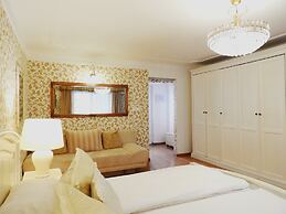 Allegro Hotel
