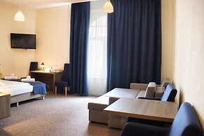Lothus Hotel