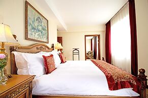Kempinski Hotel Khan Palace