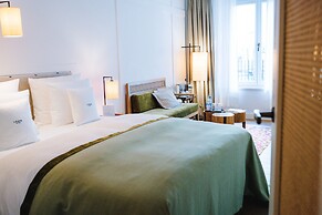 Louis Hotel