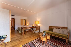 Louis Hotel
