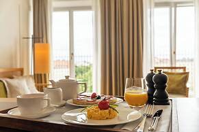 Louis Hotel