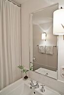 Louis Hotel