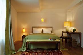 Louis Hotel
